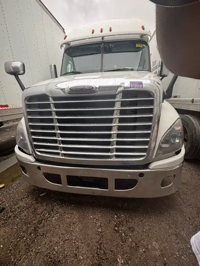 2018 Freightliner Cascadia • Mileage: 1,400,000 km • Engine: Detroit DD15 • Transmission: Detroit DT...