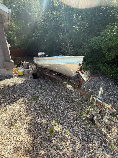 14ft crestliner Has older evenrude motor unsure on hp but runs good Trailer has new tires and lights...