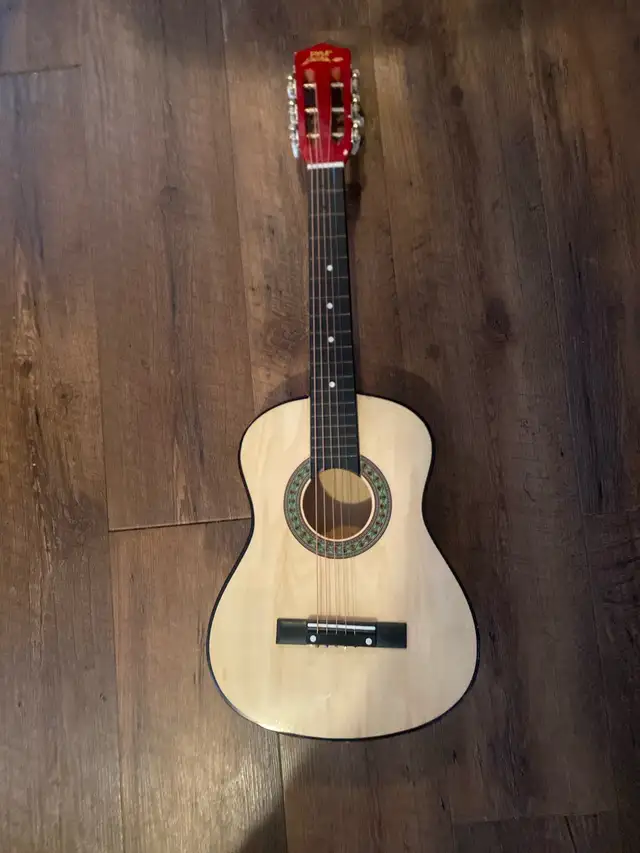 Guitar for starters in Guitars in Brockville - Image 3