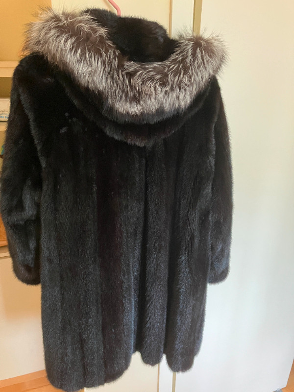 Manteau de vison femme dans Femmes - Hauts et vêtements d'extérieur  à Gaspésie - Image 2