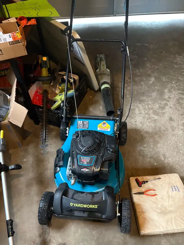 Yardworks 3-in-1 Gas Lawn Mower (new) in Lawnmowers & Leaf Blowers in Kitchener / Waterloo - Image 3