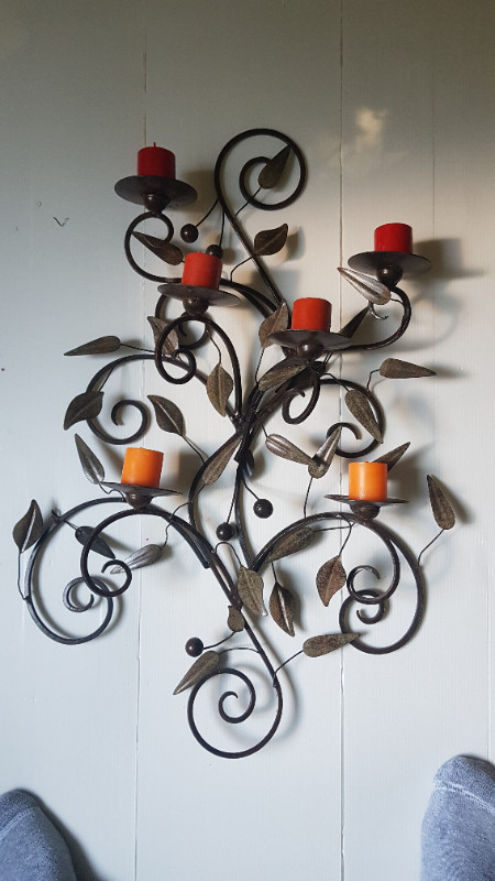 wrought iron floral design wall Candle holder in Home Décor & Accents in Mississauga / Peel Region