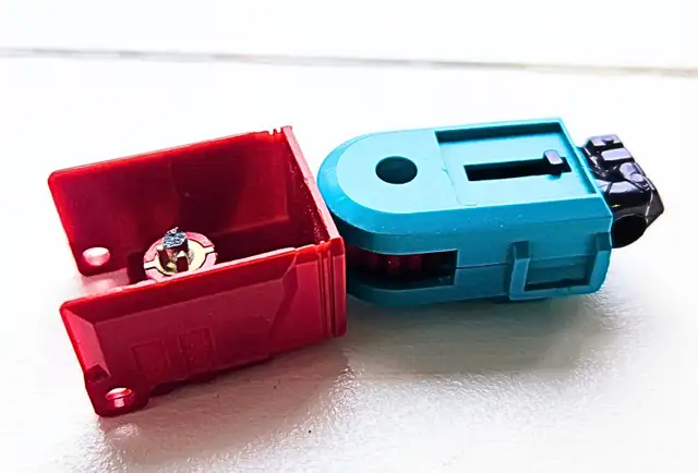 1985 Transformers G1 Perceptor Hasbro Vintage Parts & Repair in Arts & Collectibles in Grand Bend - Image 7