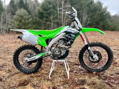 Great bike but doesn’t get used anymore. I have a full double sided ice setup for it as well. Text m...