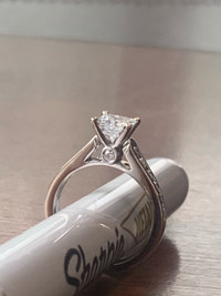 Diamond engagement ring for sale. 