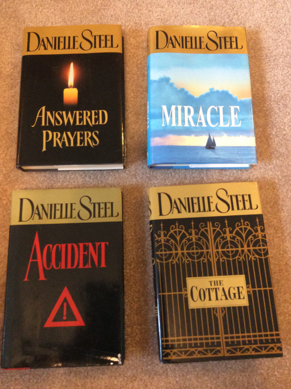 24  Danielle Steel Books. in Fiction in Moncton