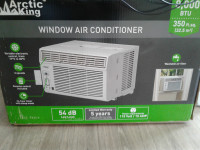 Like new 8000 BTU air conditioner with remote