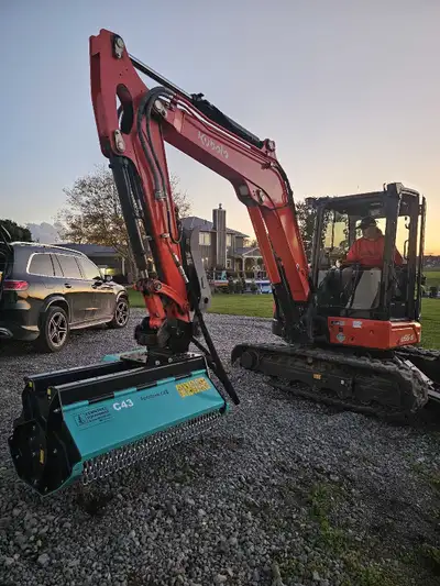 I'm offering a Ferntree C43 flail mulcher, designed for excavators in the 5-12t range. This robust a...