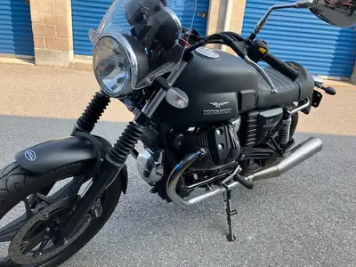 2013 Moto Guzzi V7 Stone black - Only 6300 km and in mint condition. All good to certify. Have stock...