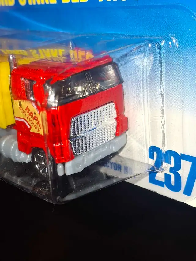 Ford Stake Bed Truck 1994 Hot Wheels Collector No 237 in Toys & Games in Guelph - Image 4