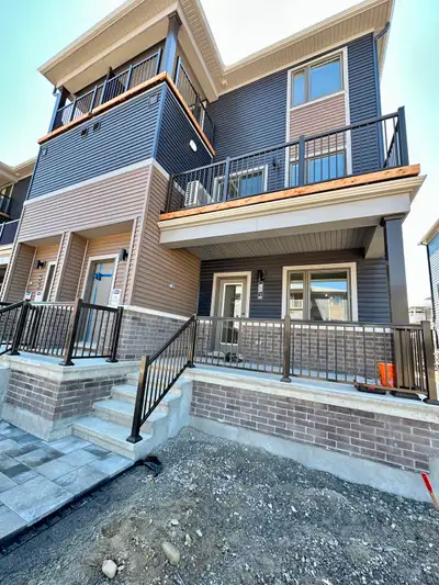 Half Moon Bay Lillian Pvt  stacked townhome for rent