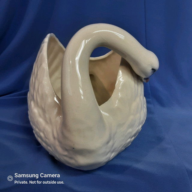 Postwar Japanese porcelain Ivory Swan, Hand painted detail in Arts & Collectibles in Calgary - Image 4