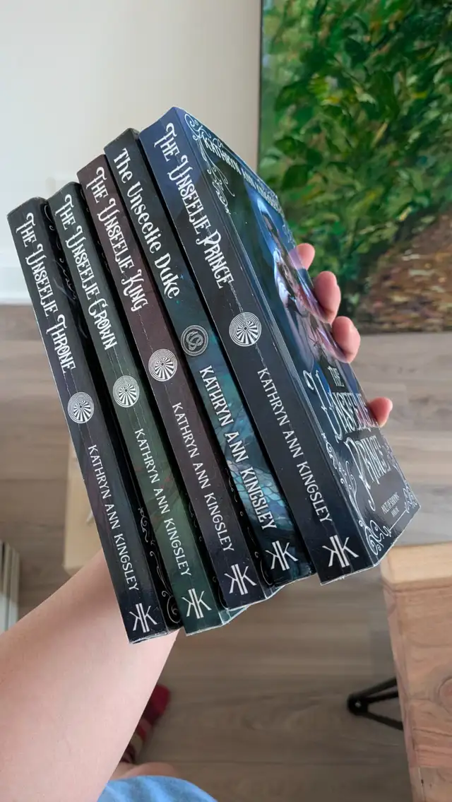 Assorted books complete sets - ACOTAR, A Soul To Keep, ect in Fiction in City of Toronto - Image 4