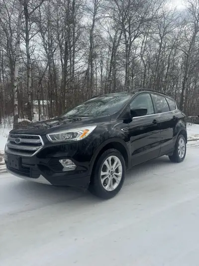For sale 2017 Ford Escape SE, 1.5 litre AWD, heated seats, panoramic sunroof, paddle shift, ford SYN...