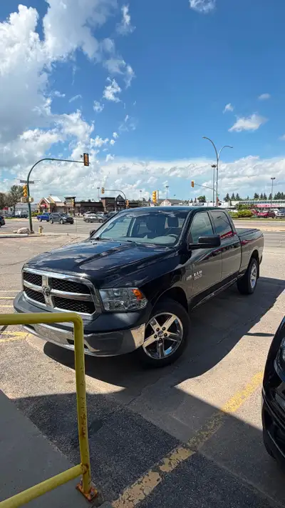 2015 Dodge Ram 1500 Crew Cab Hemi 5.7 V8 4X4 No hemi tick Long cab + long bed No accidents Engine he...