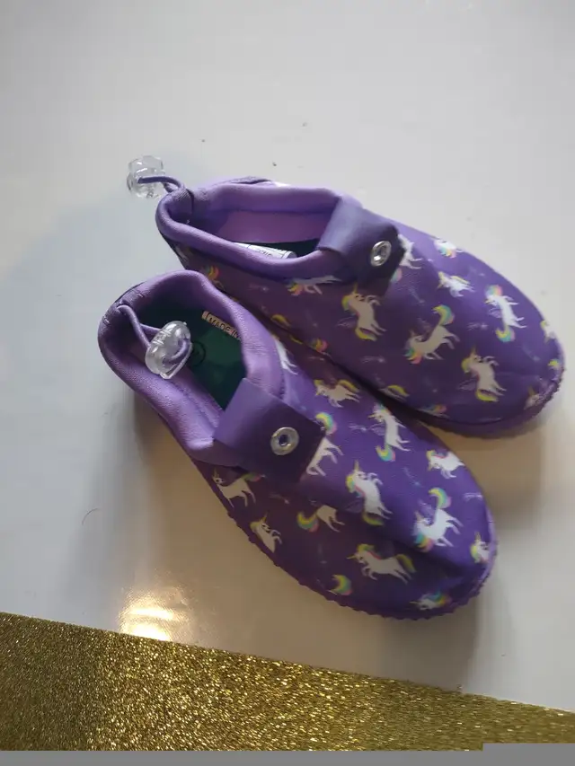 Children's water shoes size 9, Kanata, ottawa  in Kids & Youth in Ottawa - Image 4
