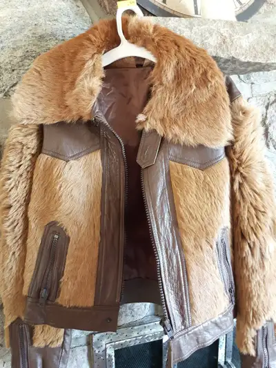 Veste Designer, Fourrure de Renard Roux, ( Roger Roche Paris )., View more