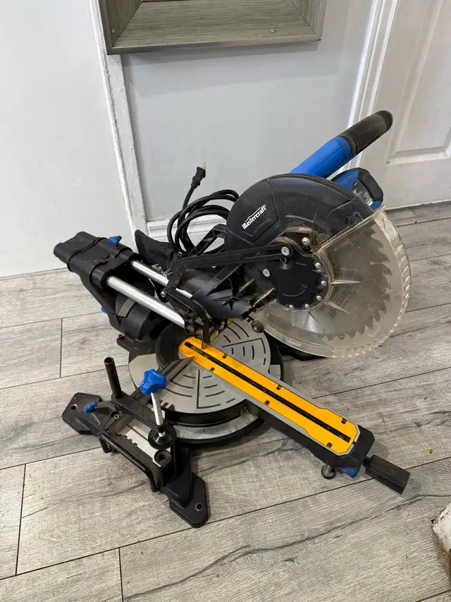 Mastercraft 15 Amp Single-Bevel Sliding Compound Mitre Saw  in Power Tools in Oshawa / Durham Region - Image 2