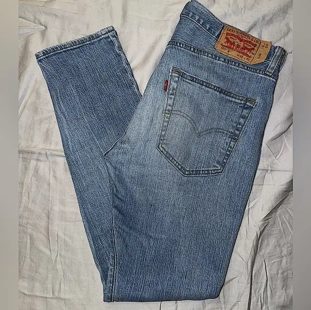 LEVI’S 501 DISTRESSED SKINNY JEANS in Women's - Bottoms in City of Toronto - Image 2