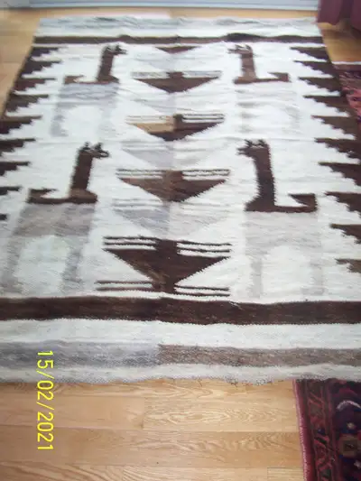 Vintage hand-woven Peruvian alpaca rug/wall hanging. Natural dyes. Pristine condition, never been us...