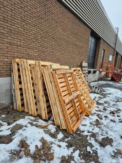 FREE WOODEN SKIDS AVAILABLE IN MARKHAM PICK THEM UP BEHIND THE BUILDING AT 450 DENISON ST IN MARKHAM...