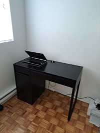 computer desk / bureau ordinateur