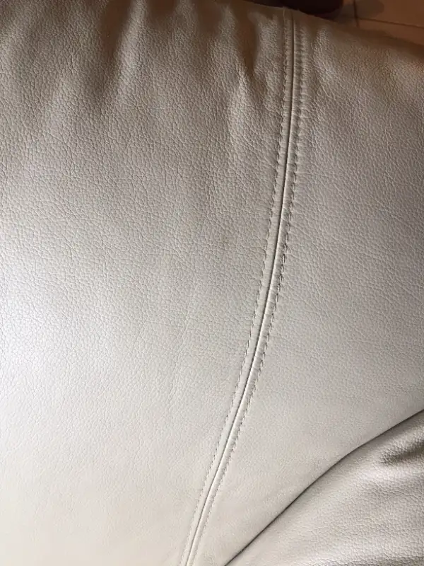 Causeuse en vrai Cuir, Ivoire**all-leather Loveseat, Ivory in Couches & Futons in Laval / North Shore - Image 6