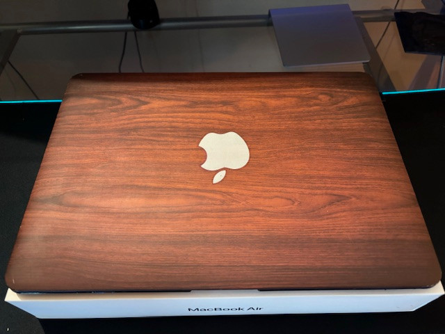 Macbook Air 2018 in Laptops in Calgary - Image 2