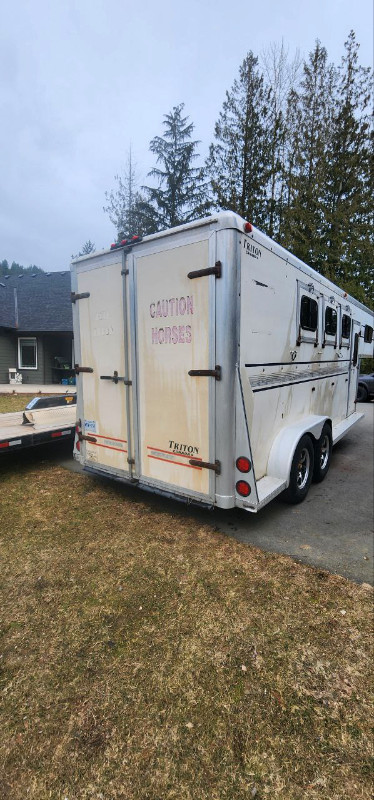 Horse trailer in Equestrian & Livestock Accessories in Chilliwack - Image 2