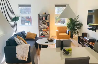 CHAMBRE À LOUER / ROOM TO RENT