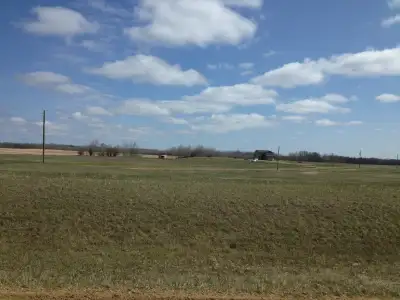 Want to live in the country, but need close to town? Location, location, location! For those who are...