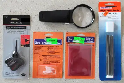 Petit accessoires pour l'amateur de modèle réduit. Prix $5 pour le tout . Liste des accessoires ====...