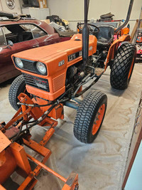 L275 4WD Kubota tractor & accessories 