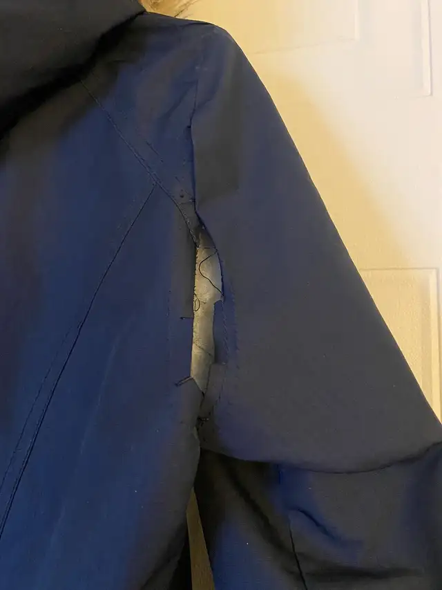 MANTEAU PARKA HOLLISTER CALIFORNIA POUR FILLE in Kids & Youth in City of Montréal - Image 7