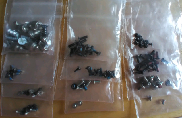 Vis assortis pour électroniques/assorted screws for electronics dans Quincaillerie, clous et vis  à Ville de Montréal