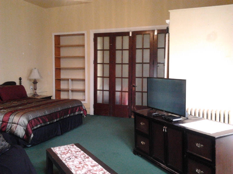 Central, Clean, Quiet Furnished Room Available Aug 1 or Sept 1 Room Rentals & Roommates