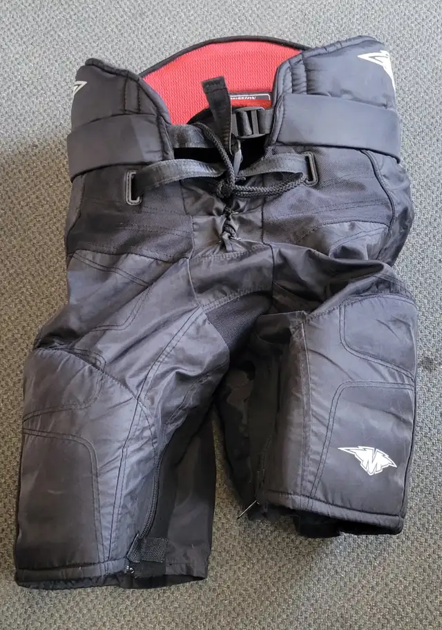 Senior Ice Hockey Pants & Floating Spine Protector size small in Hockey in Windsor Region - Image 2