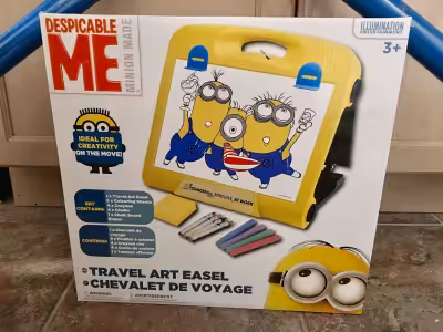 Despicable Me - Travel Art Easel - Unused - Size : 30 cm X 10.5 cm X 30 cm ( sits triangular ) B33 S...