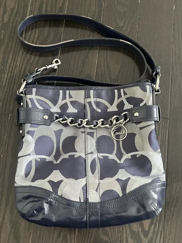 Coach Vintage Navy blue Shoulder and crossbody Bag in Women's - Bags & Wallets in Mississauga / Peel Region - Image 4