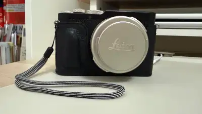 Leica D-Lux 8 “100 Years of Leica” Limited Edition Bundle, View more