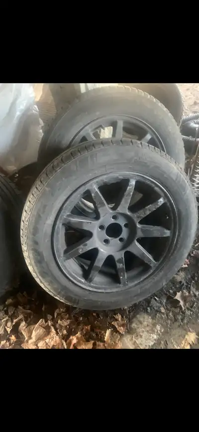 4 roues, étaient sur 300 2008 Bon pour dépanner 1/4 est un pneu d’hiver