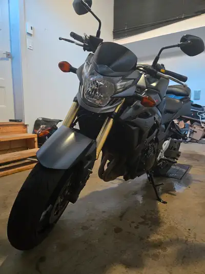Suzuki GSX-S 750 2015, 26 000km, condition A1, deuxième propriétaire, 6000$ Négo.