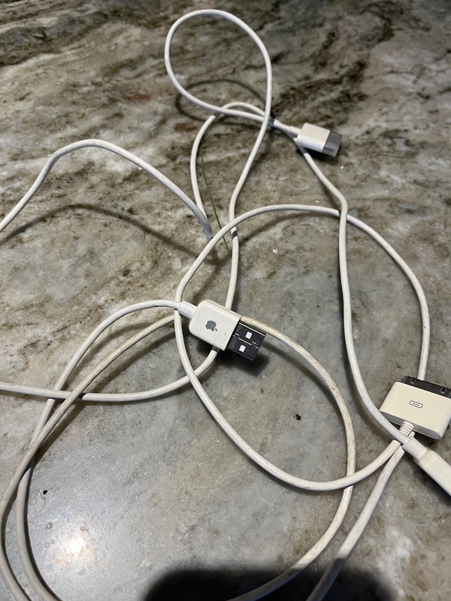 Apple Charge Cable in Cell Phone Accessories in City of Toronto - Image 2