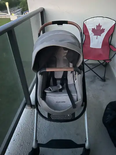 Brand new only used twice. Comes with maxi cosi infant car seat with base if needed. Included in the...