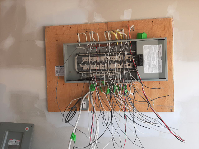 Certified Electrician | Panel Upgrades, Pot Lights, EV Chargers - Kitchener / Waterloo in Electrician in Kitchener / Waterloo