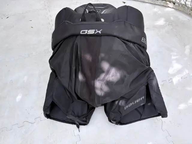 Senior Bauer GSX Goalie Pants - Medium in Hockey in City of Toronto - Image 4