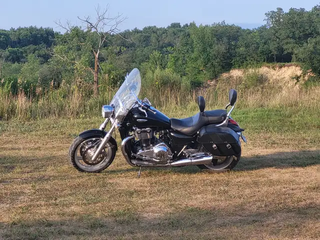 2010 triumph thunderbird storm in Street, Cruisers & Choppers in Winnipeg - Image 2