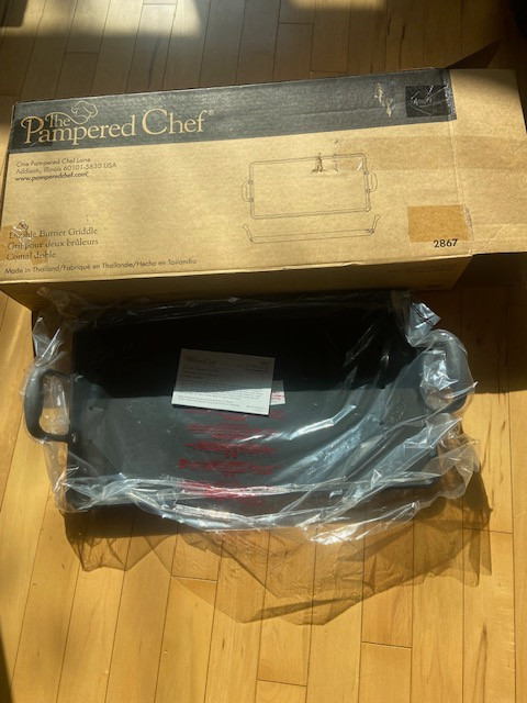 Pampered Chef BRAND NEW double burner grill in Kitchen & Dining Wares in Calgary