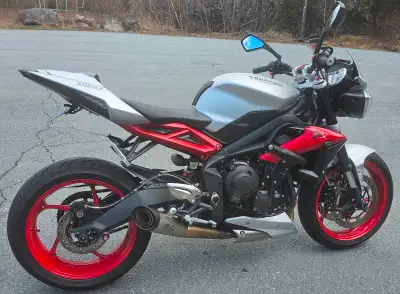 2015 Triumph Street Triple RX 675 9700+KM Very Clean, and in Excellent condition The Bike has a few...
