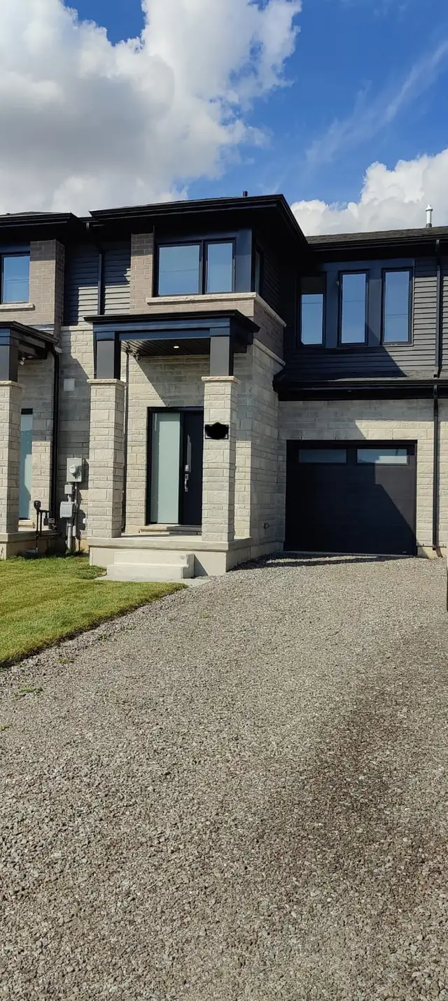 2 Bed 1 Bath - Townhouse in Room Rentals & Roommates in St. Catharines - Image 2